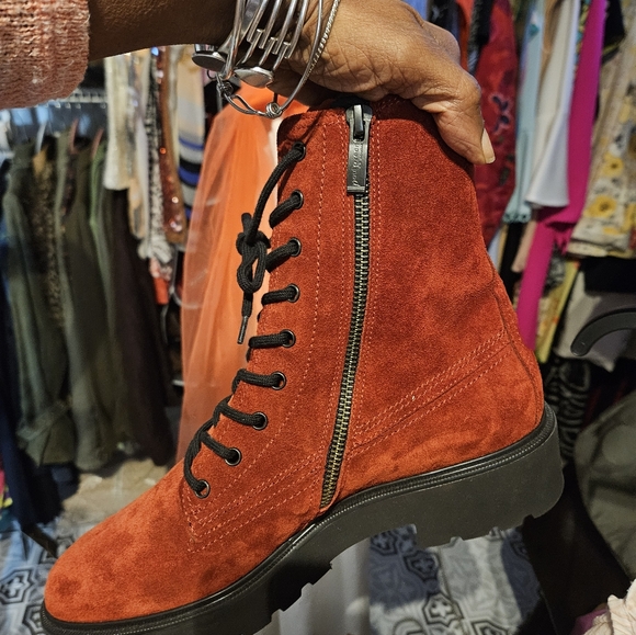 Paul Green Stylish Red Suede Women's Boots - Picture 4 of 4